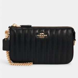 Coach Large Wristlet 19 withLinear Quilting